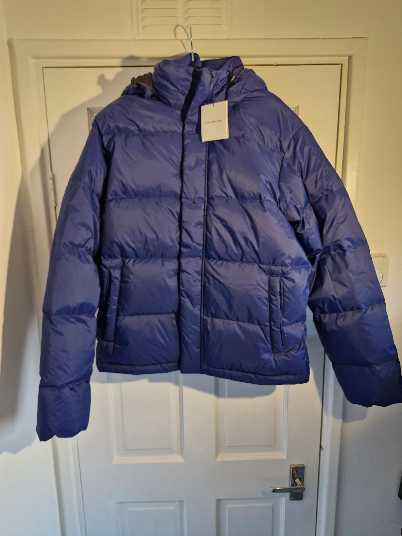 Calvin Klein Men's  Blue Hooded Puffer Jacket. Size Small. BNWT