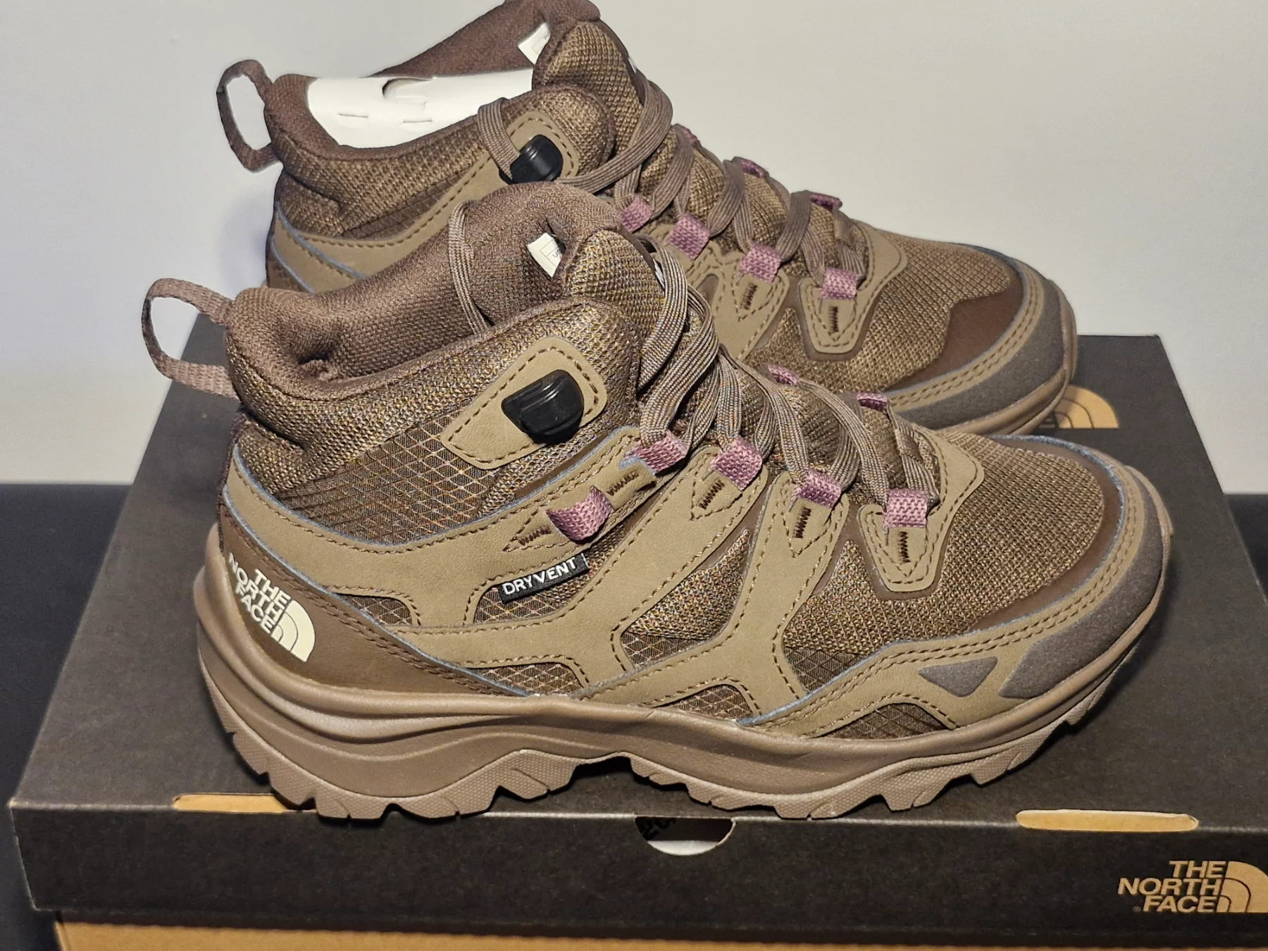 The North Face. Womens Hedgehog 3 Mid WP. Smokey Brown. Size 4