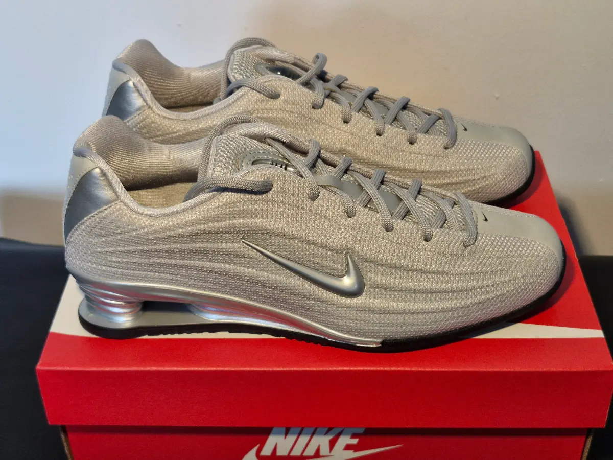 Nike Women's Shox Z. Silver. Size 5.5. Brand new in full box