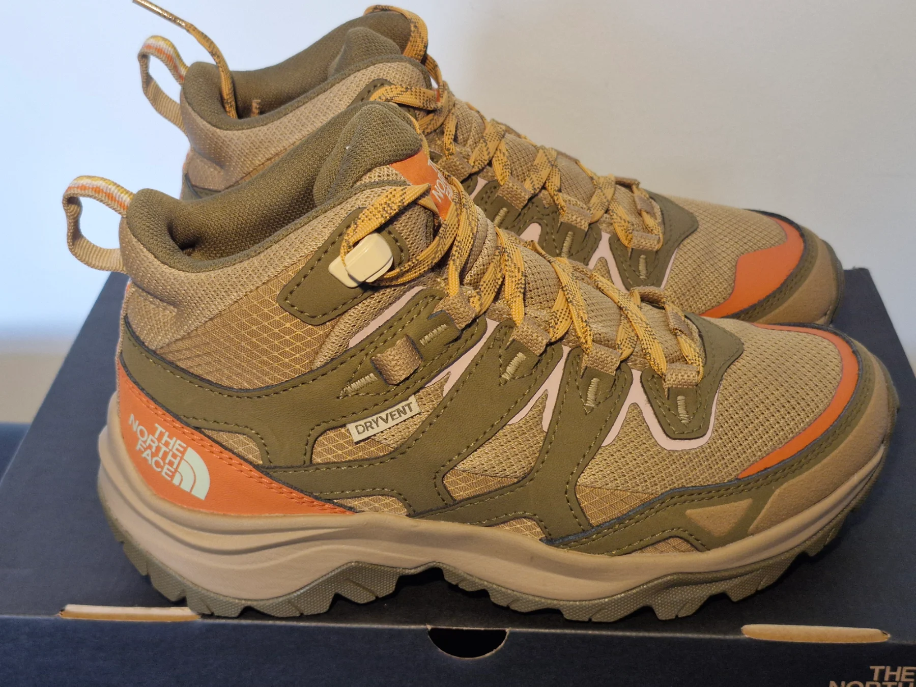 The North Face. Hedgehog 3 Mid WP. Sahara/Caraway Seed. Size 4.5. Brand new in box