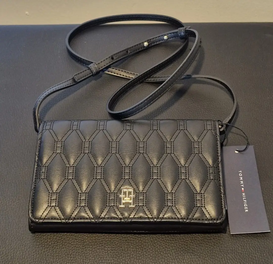 Tommy Hilfiger Refined Crossover Handbag. Black. BNWT