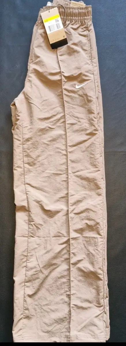 Nike Wovan Women's Mid-Rise Open-Hem Trousers. Brown. Size Small. BNWT
