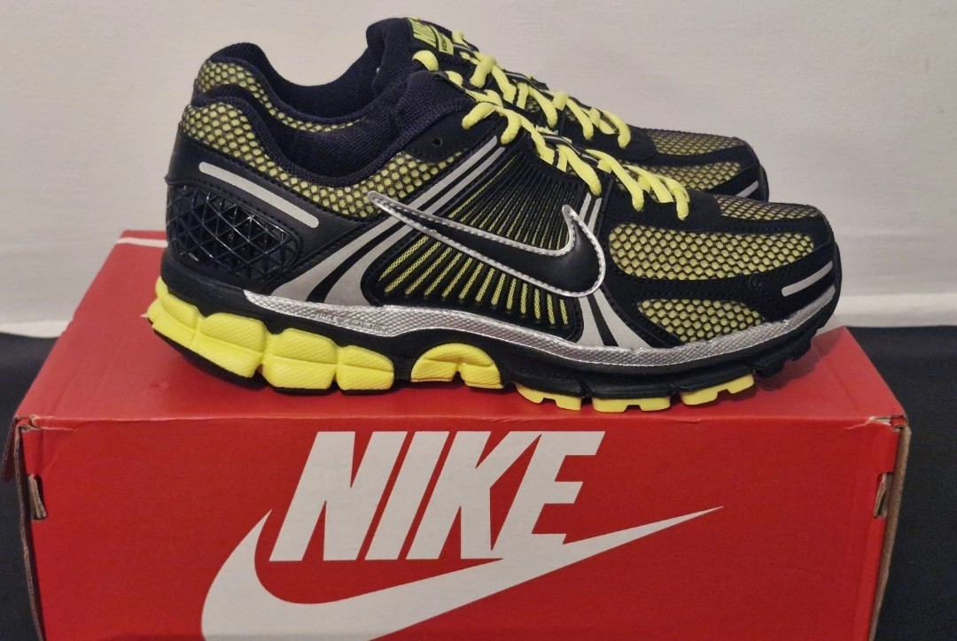 Nike Air Zoom Vomero. Black-Lemon. Size 6. Brand new