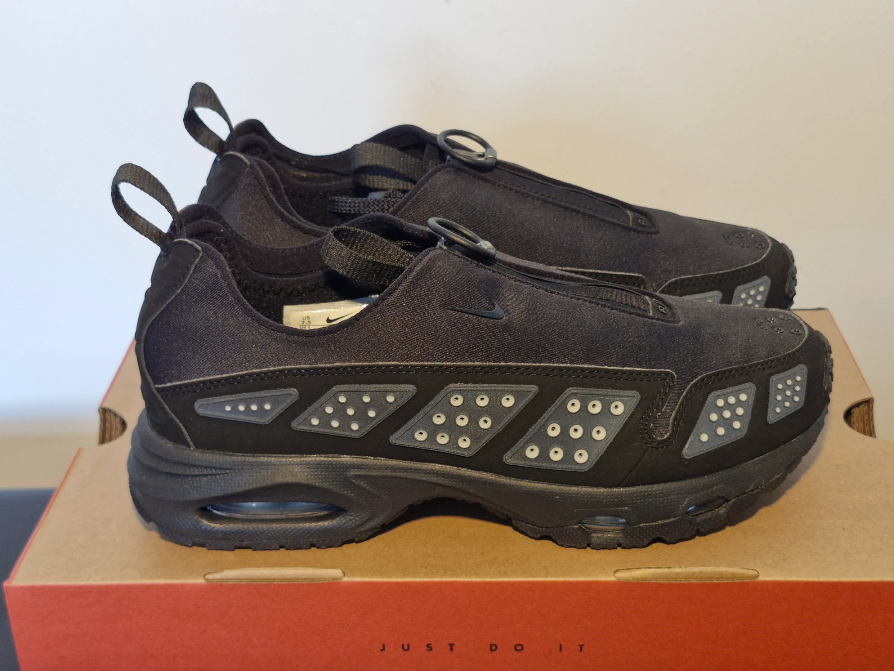 Nike Air Max SNDR. Black-Silver. Size 5. Brand new in box