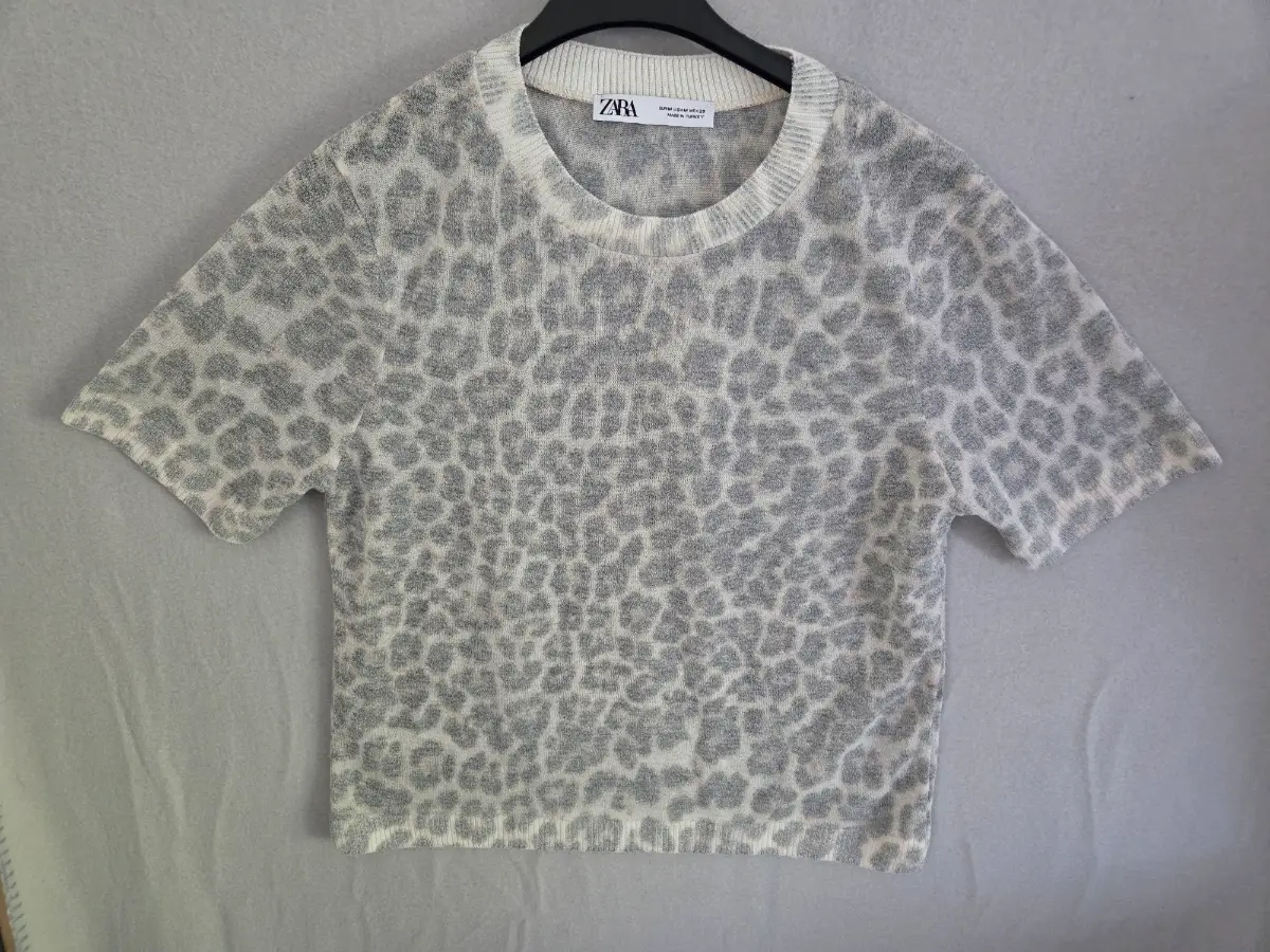 Zara Leopard Print Tshirt EUR M