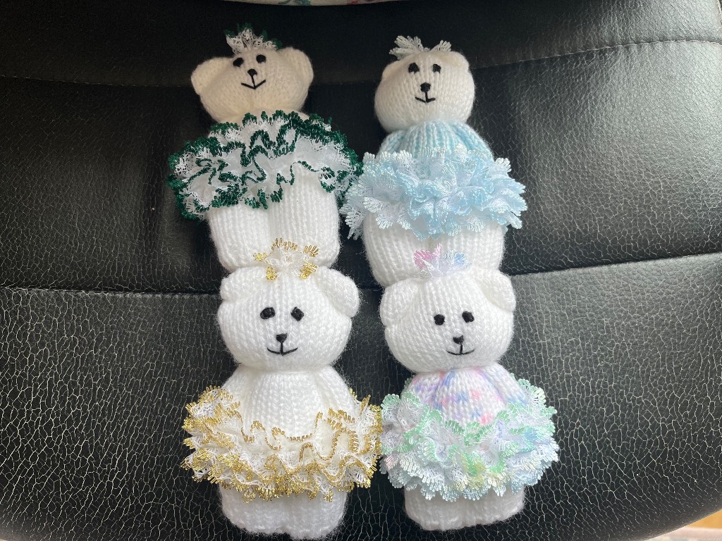 Knitted ballet bears