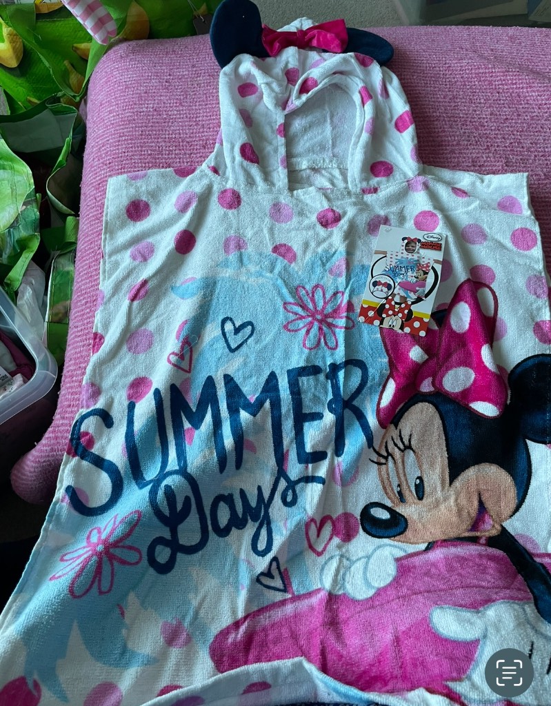 BNWT Minnie Mouse poncho towel
