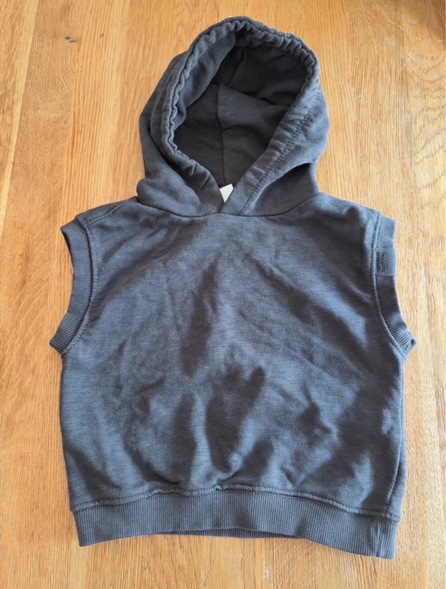 Boys Dark Grey Sleeveless Hoodie 12-18 Months