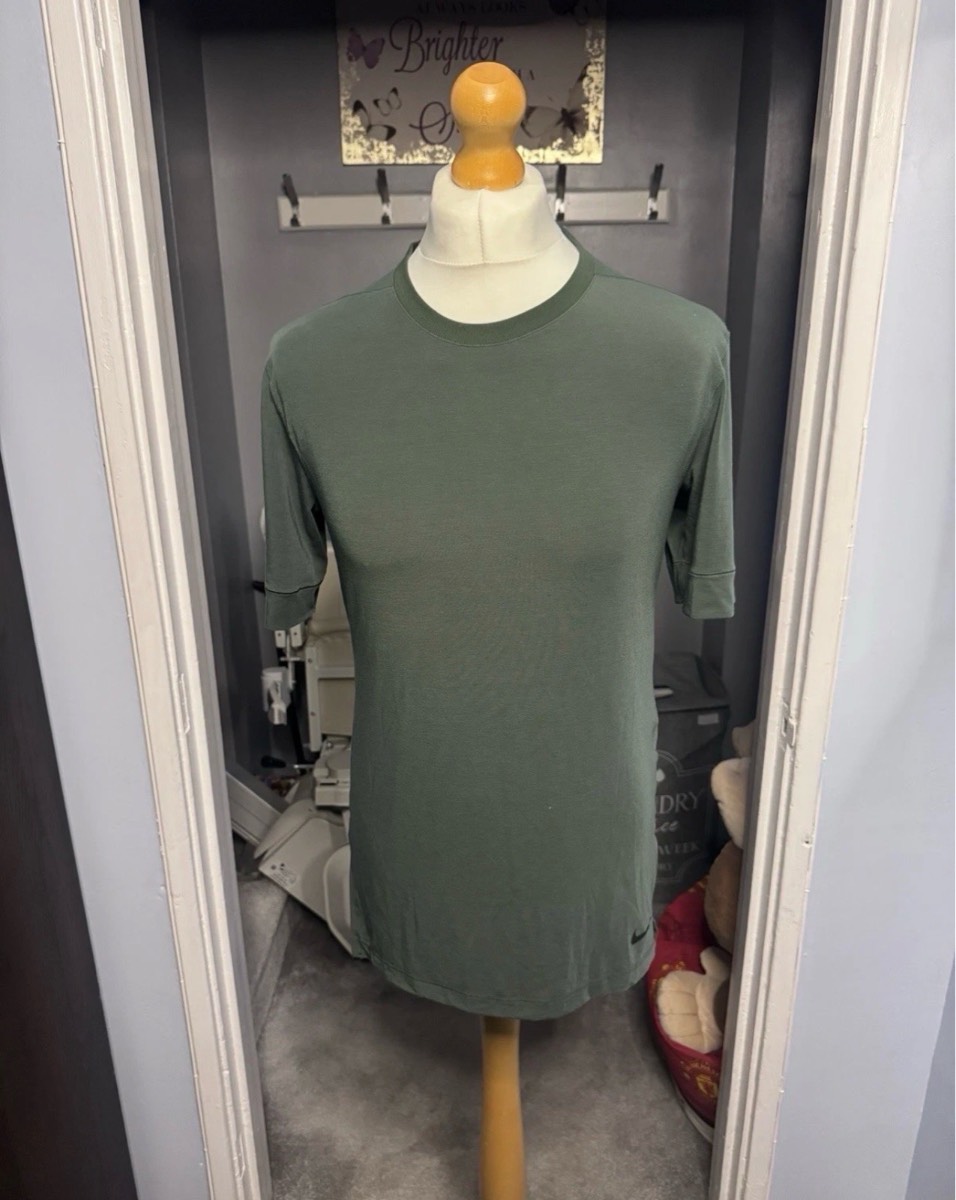 Nike Dri-FIT Performance T-Shirt Green M Short Sleeve Gym Running Training Summer Activewear