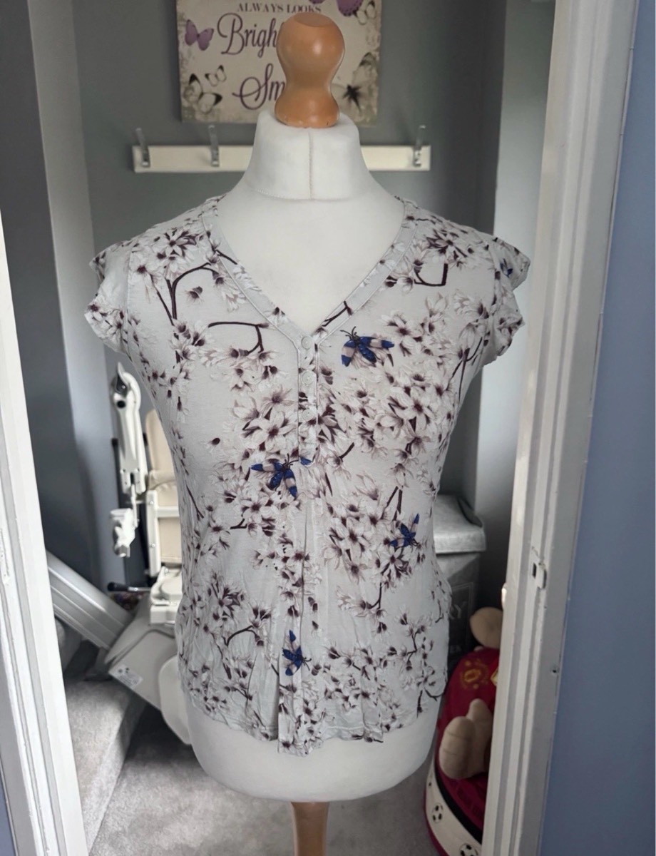 Anna Glover x H&M Floral Blouse Cream UK 8 (S) Bee Print Flutter Sleeve Top