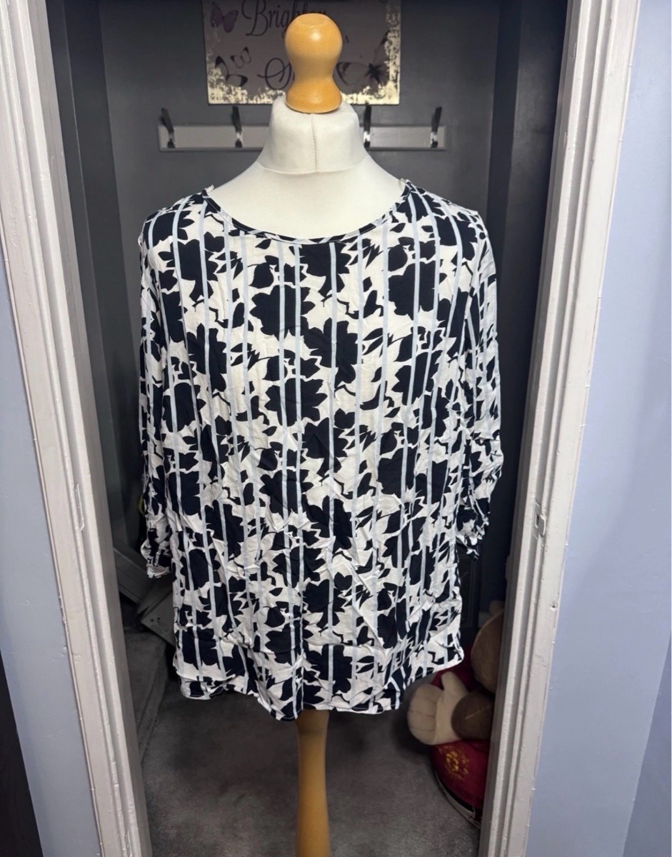 Roman Blouse Black White Floral Print UK 22 100% Viscose Ruched Sleeves