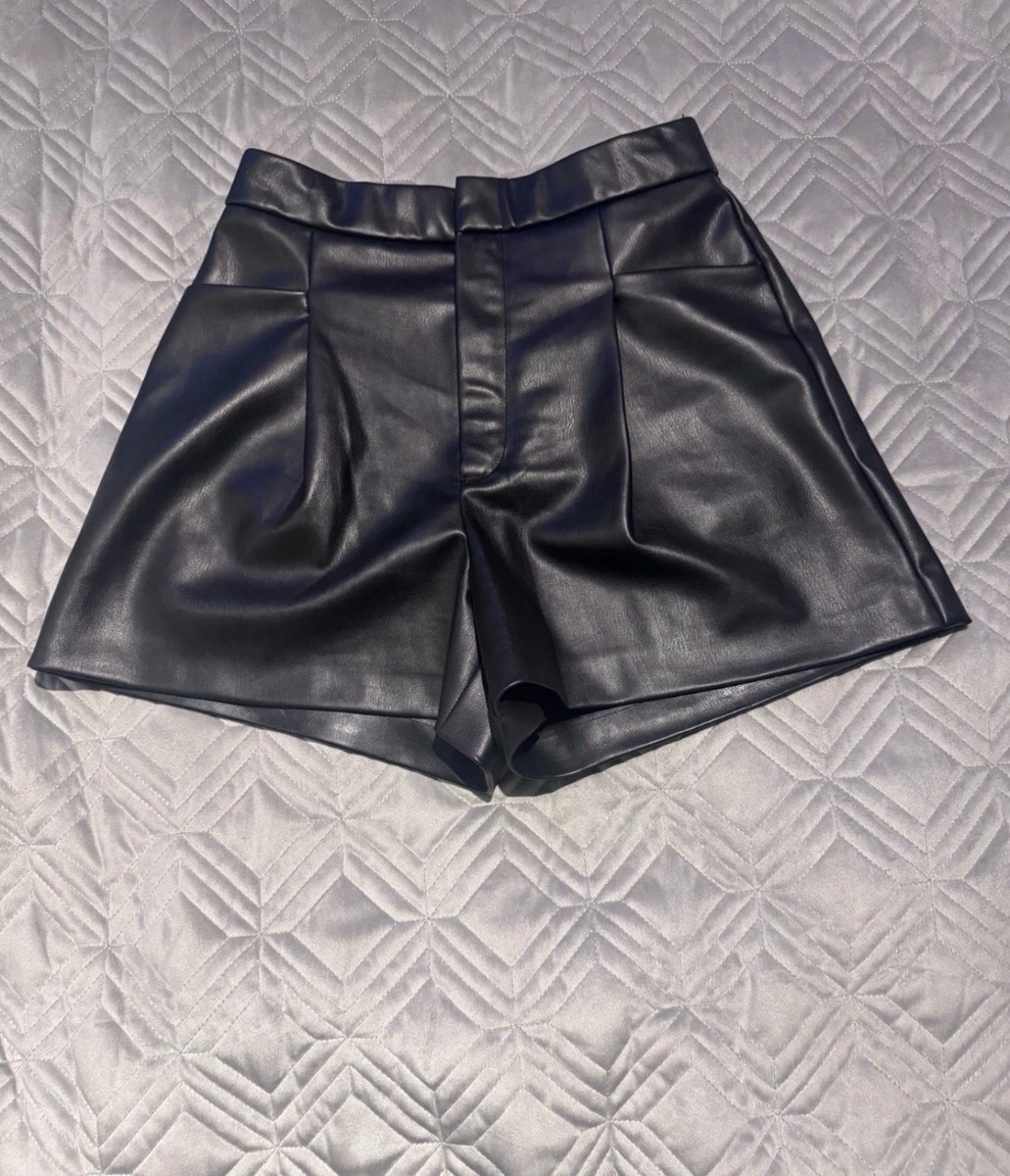Zara Faux Leather Shorts Black High Waisted Women’s UK 8 Pleated Smart Casual Summer
