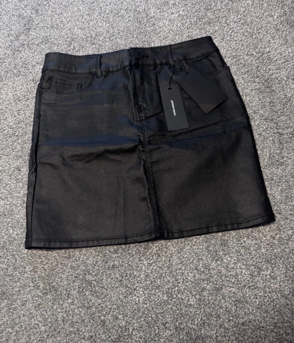 Vero Moda Coated Mini Skirt Black UK 12 (M) Faux Leather Stretch BNWT