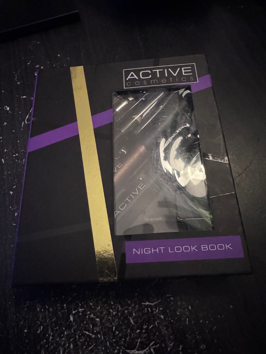 Active Cosmetics Night Look Book Makeup Gift Set Smoky Eyes Palette New