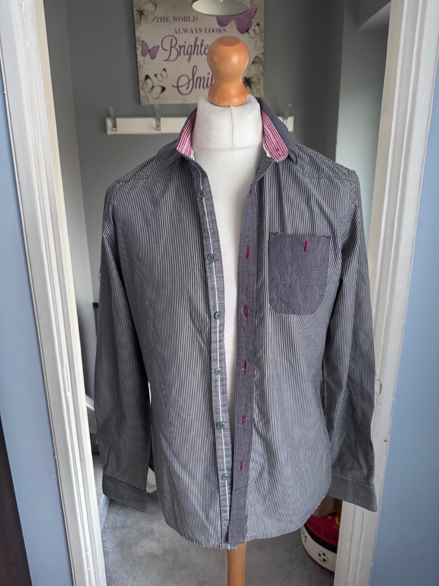 Mish Mash Men’s Long Sleeve Shirt Grey Pinstripe Large Contrast Trim Cotton