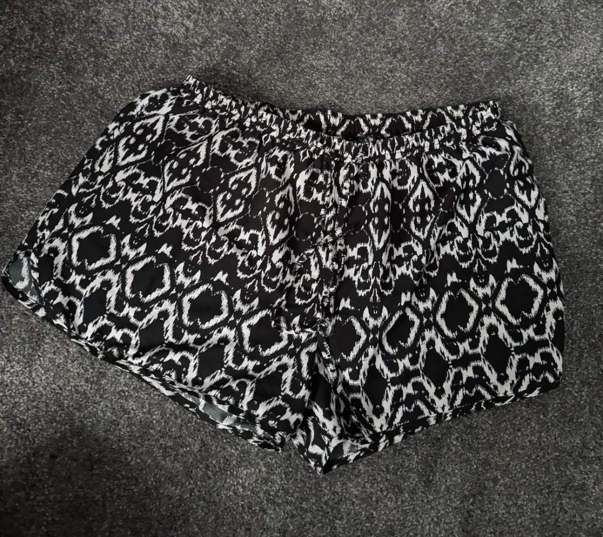 Wisstler Floaty Shorts Black White Ikat Print UK 8 Lightweight Summer
