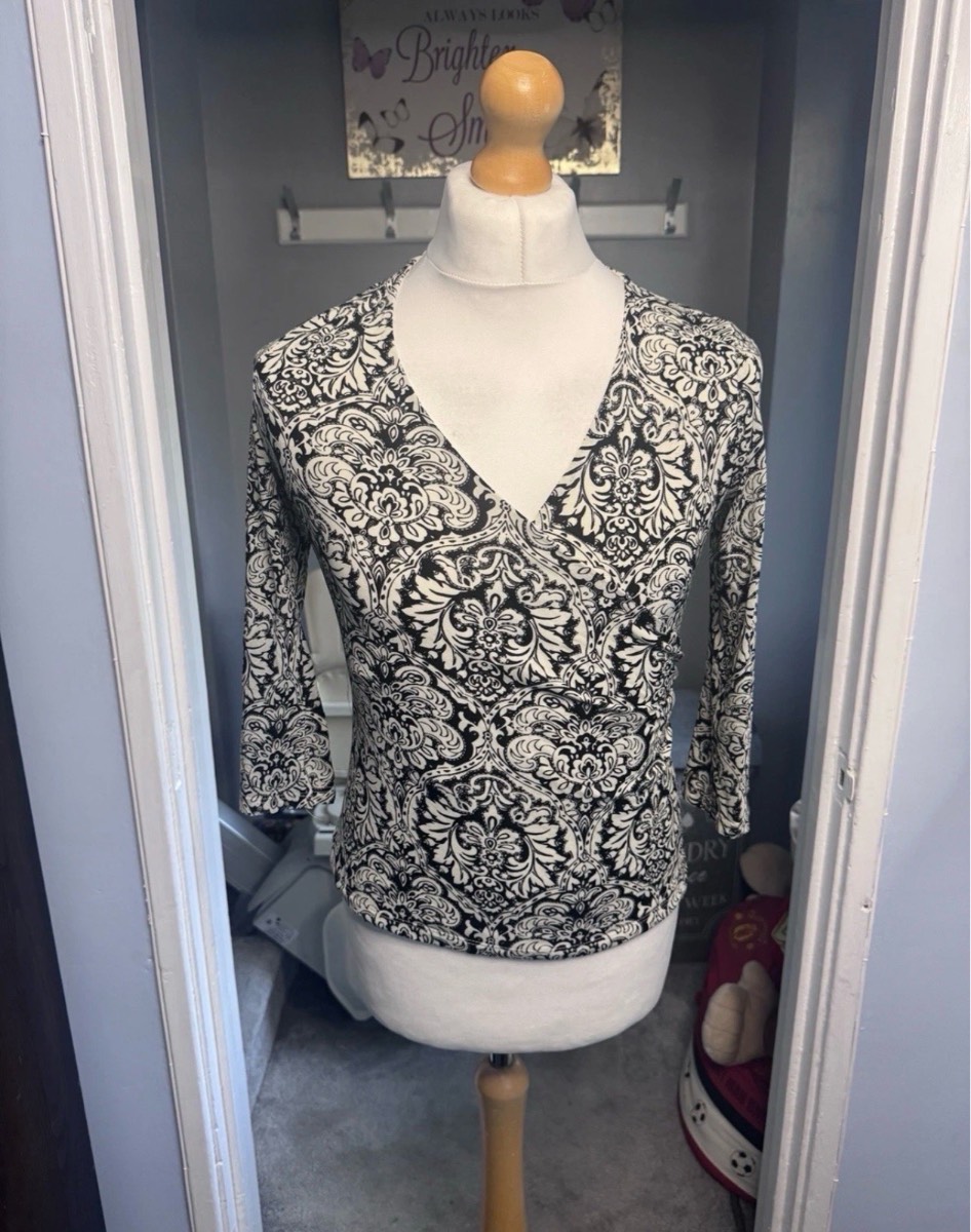 Geoffrey Beene Sport Wrap Top Black & Cream UK 12–14 (Medium) Paisley Print