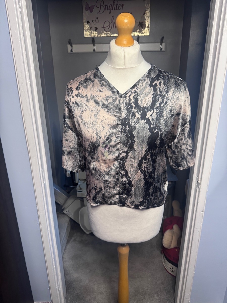 Zara Collection Boxy Blouse Grey Pink Snake Print UK 8–10 (S) V Neck