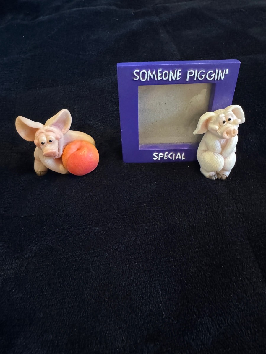 Vintage Piggin’ Photo Frame & Piggin’ Peachy Pig Figurine 2005 Collectible Gift Set