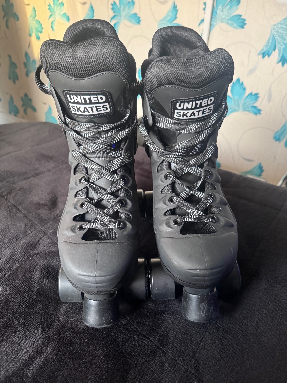 United Skates Viper VX4 Quad Roller Skates (New - Unworn) Black UK 8 EU 42 With Carry Bag