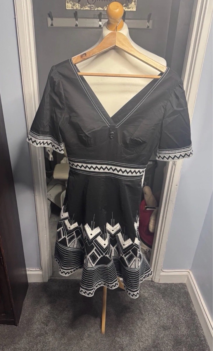 Karen Millen Occasion Dress Black White UK 10 Embroidered Fit & Flare Summer