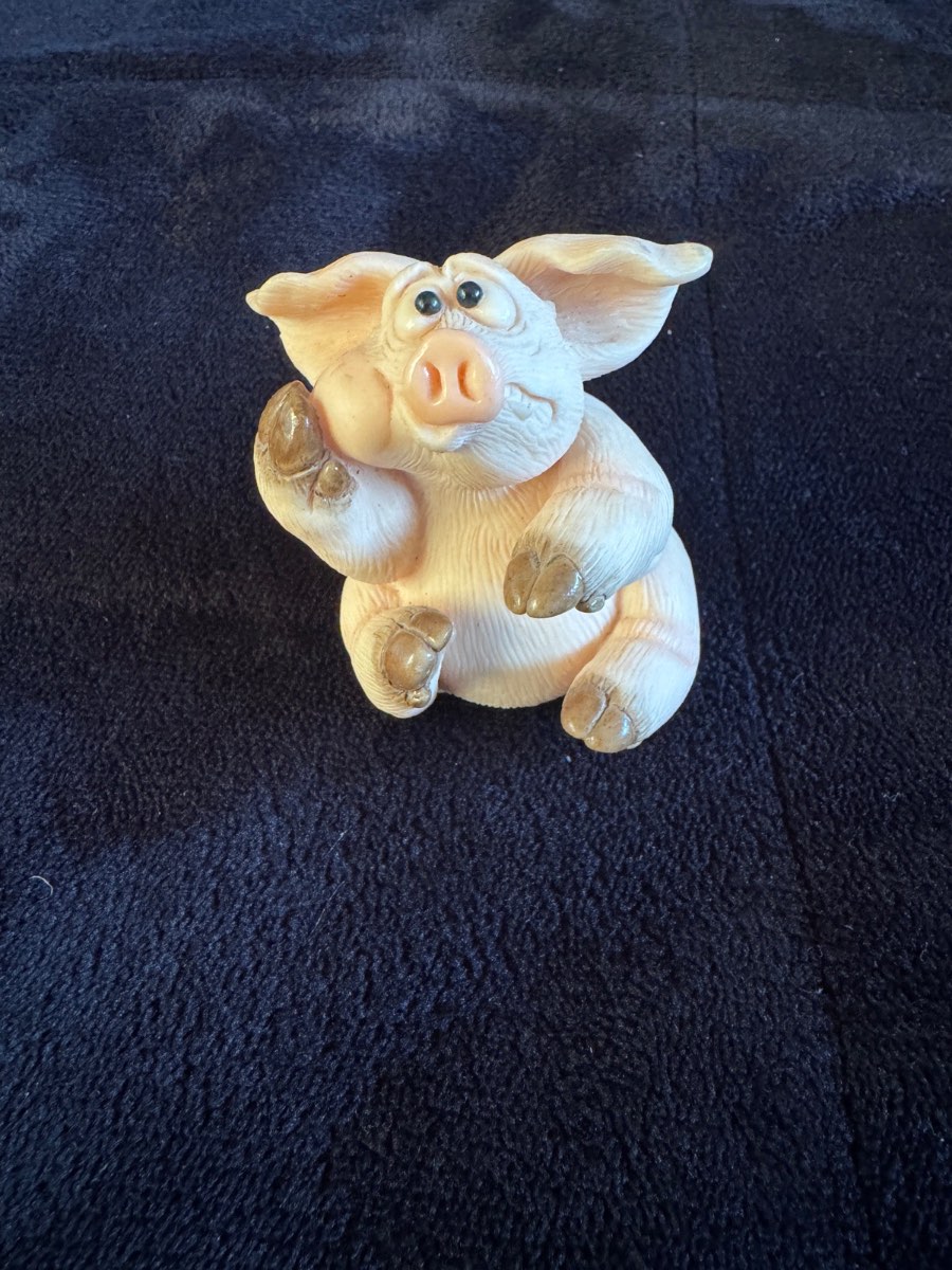 Vintage Piggin’ Ornament Cream Pig Toothache Figurine 1999 Collectable Resin