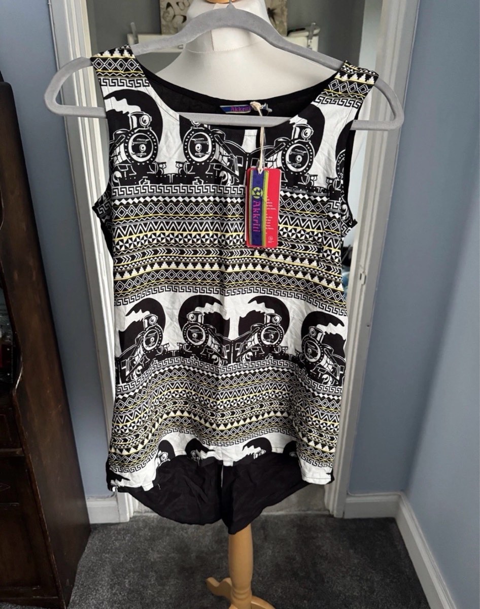 Akkriti Sleeveless Blouse Black White XS Train Print NWT Rayon Top