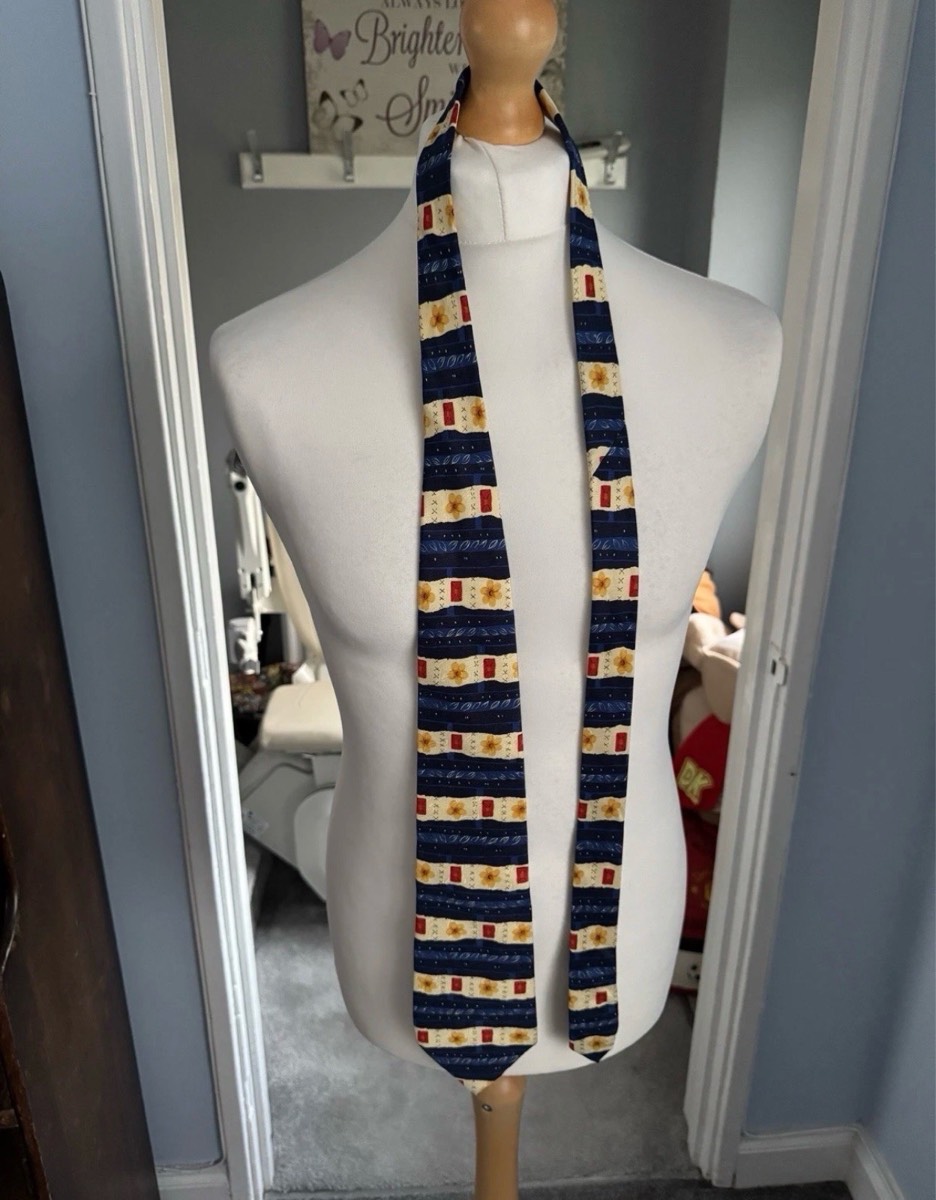 Principles For Men Silk Tie Navy Blue Floral Geometric Pattern 100% Silk Classic
