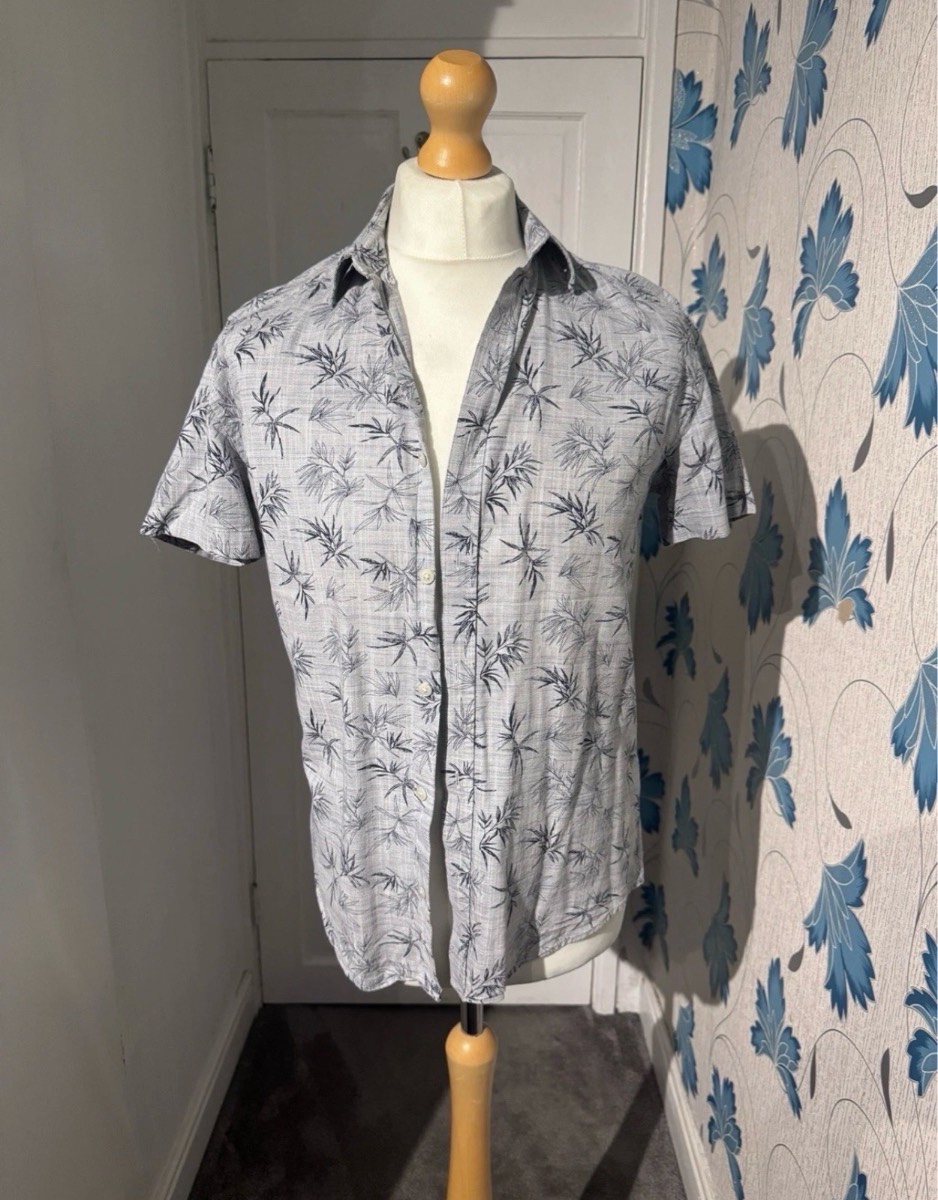 Easy Short Sleeve Shirt Grey Palm Leaf Print Size S Summer Casual Button Up