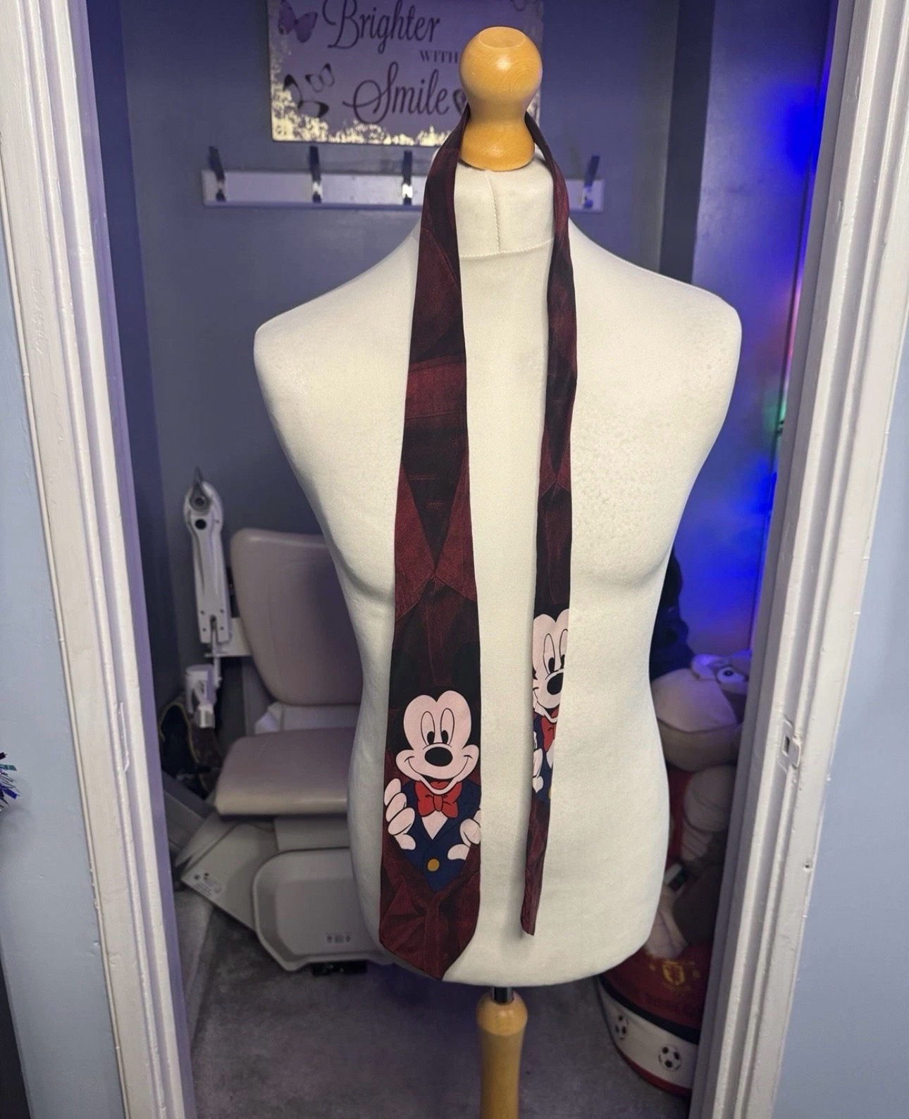 Vintage Tie Rack Disney Mickey Mouse Burgundy 100% Silk Tie Made In Italy