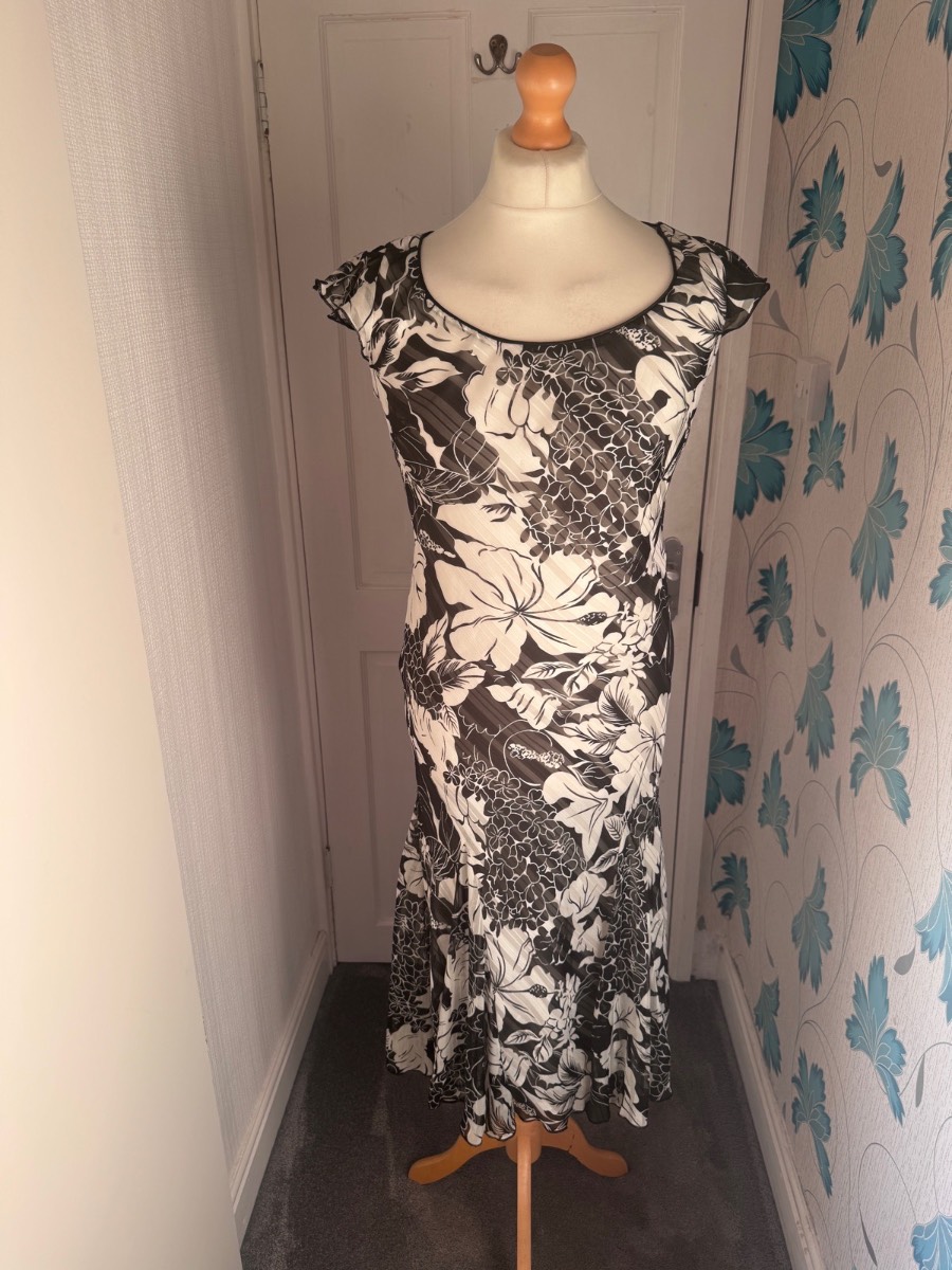 Pomodoro Floral Midi Dress Black & White UK 12 Summer Chiffon Flutter Sleeve