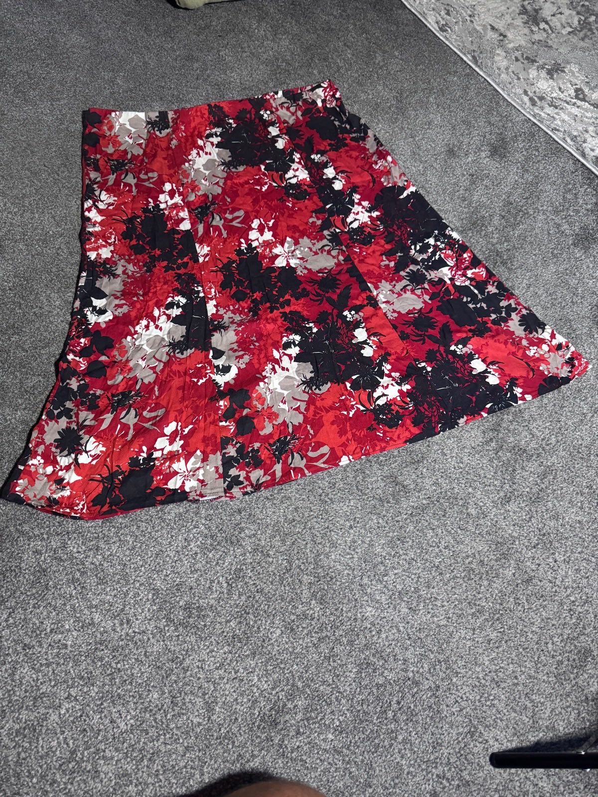 Marks & Spencer Floral Midi Skirt Red Black Approx UK 16–18 A-Line Pleated