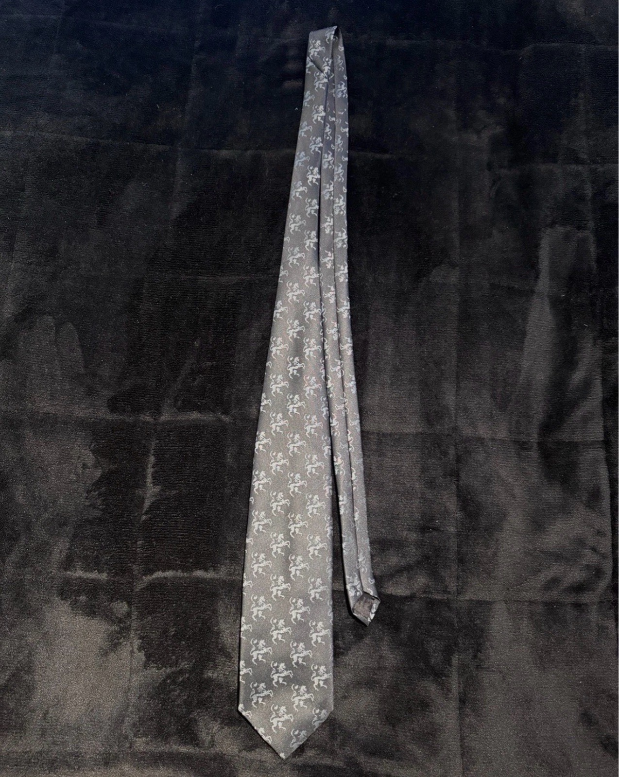 Adili Collections Men’s Grey Silver Heraldic Lion Pattern Necktie