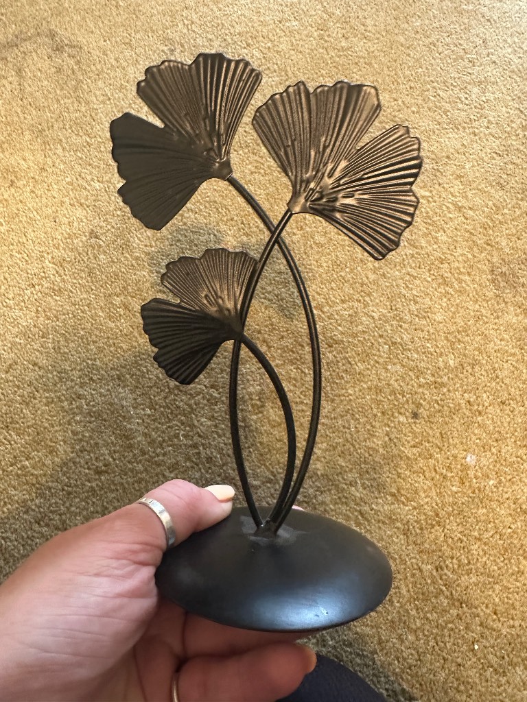 Black metal flower decor
