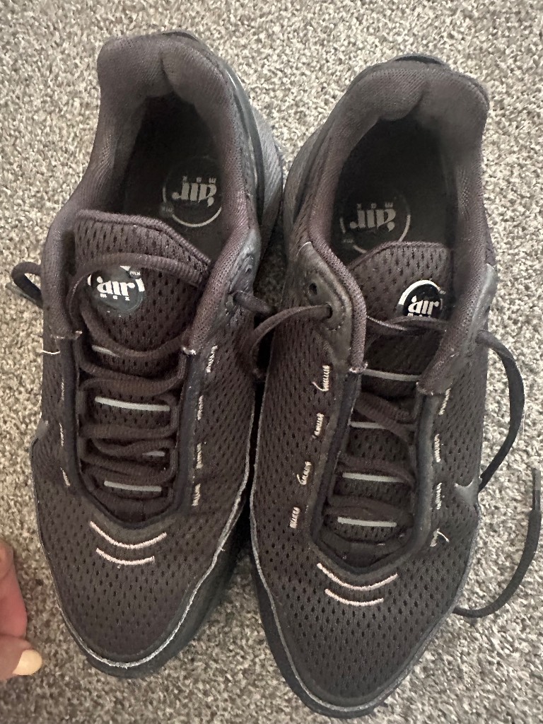 Black Nike air max