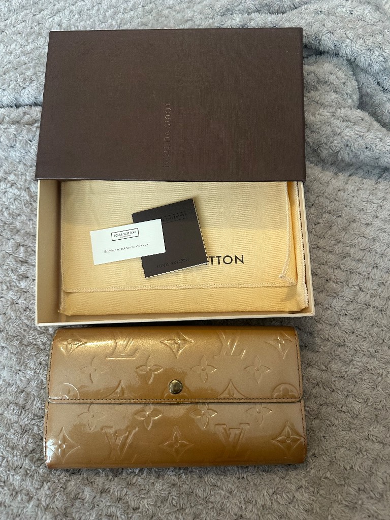 Louis Vuitton Vernis Sarah Wallet