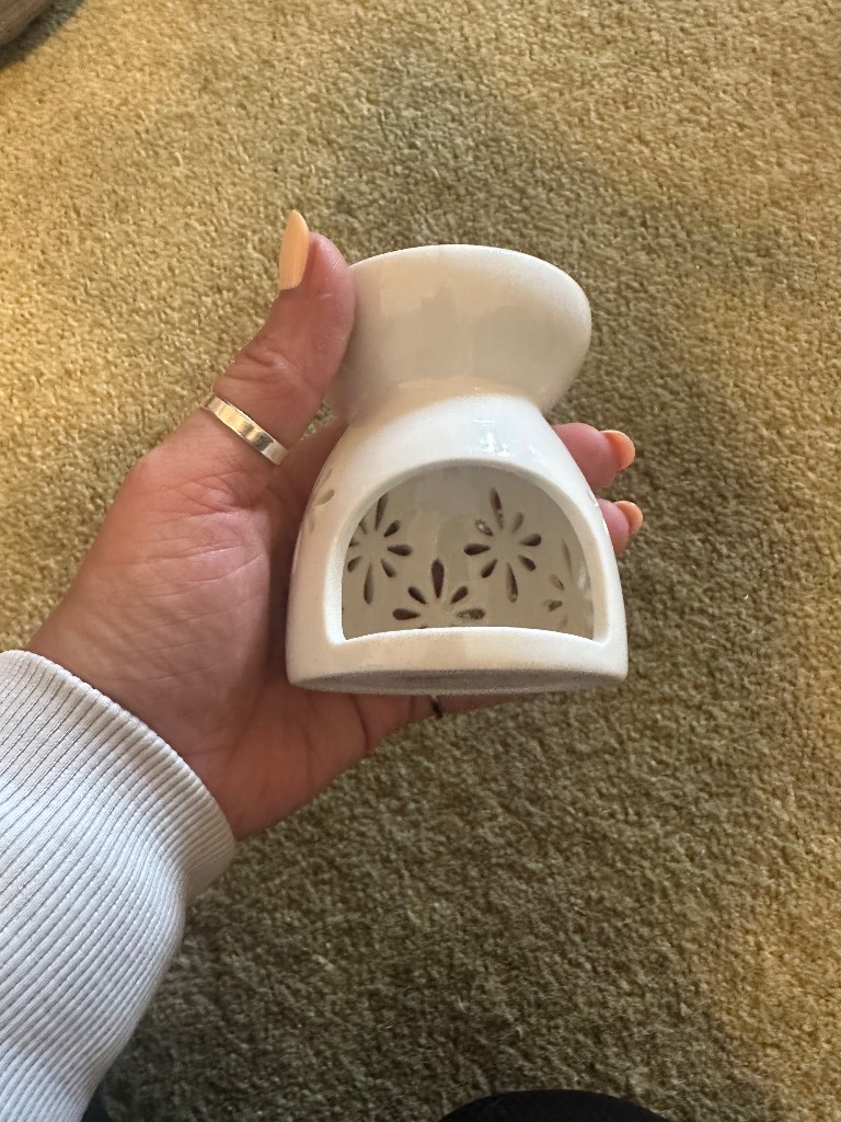 White wax melt burner