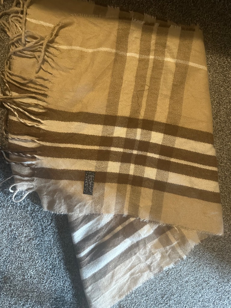 Burberrys scarf lambs wool
