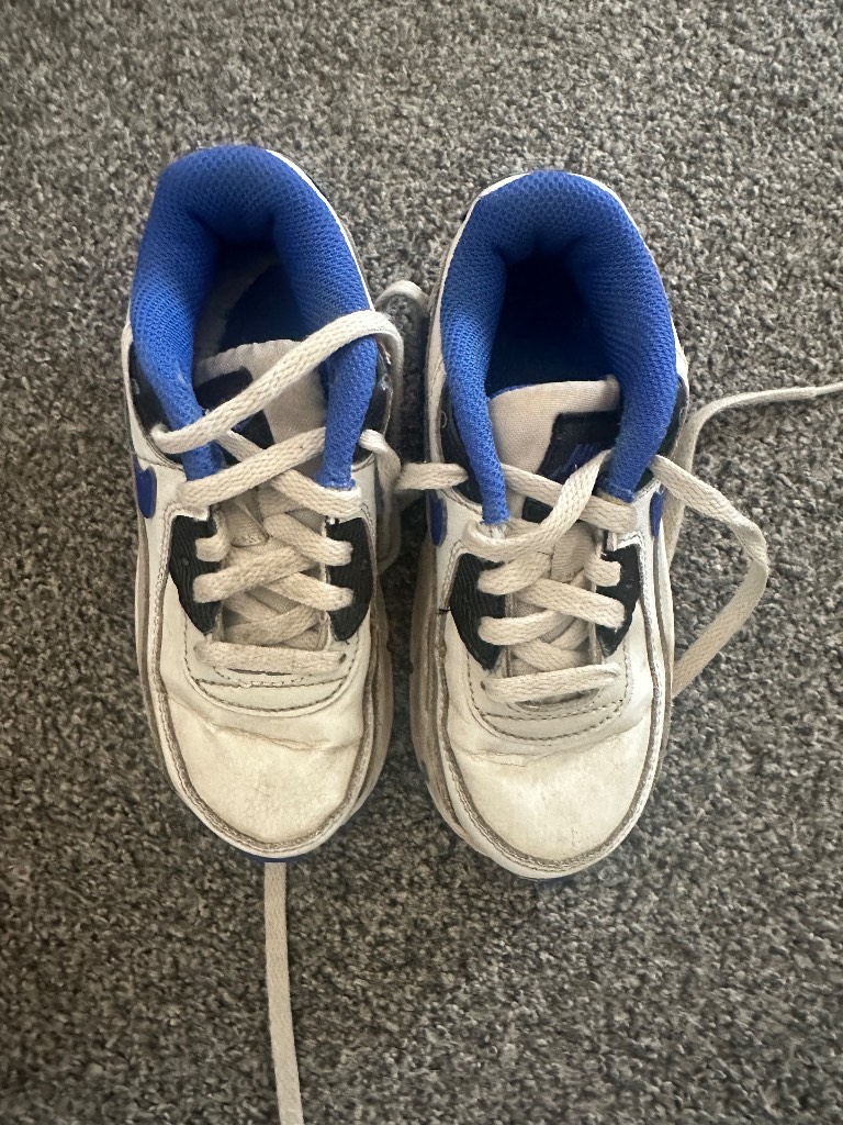 Kids nike trainer size 9.5