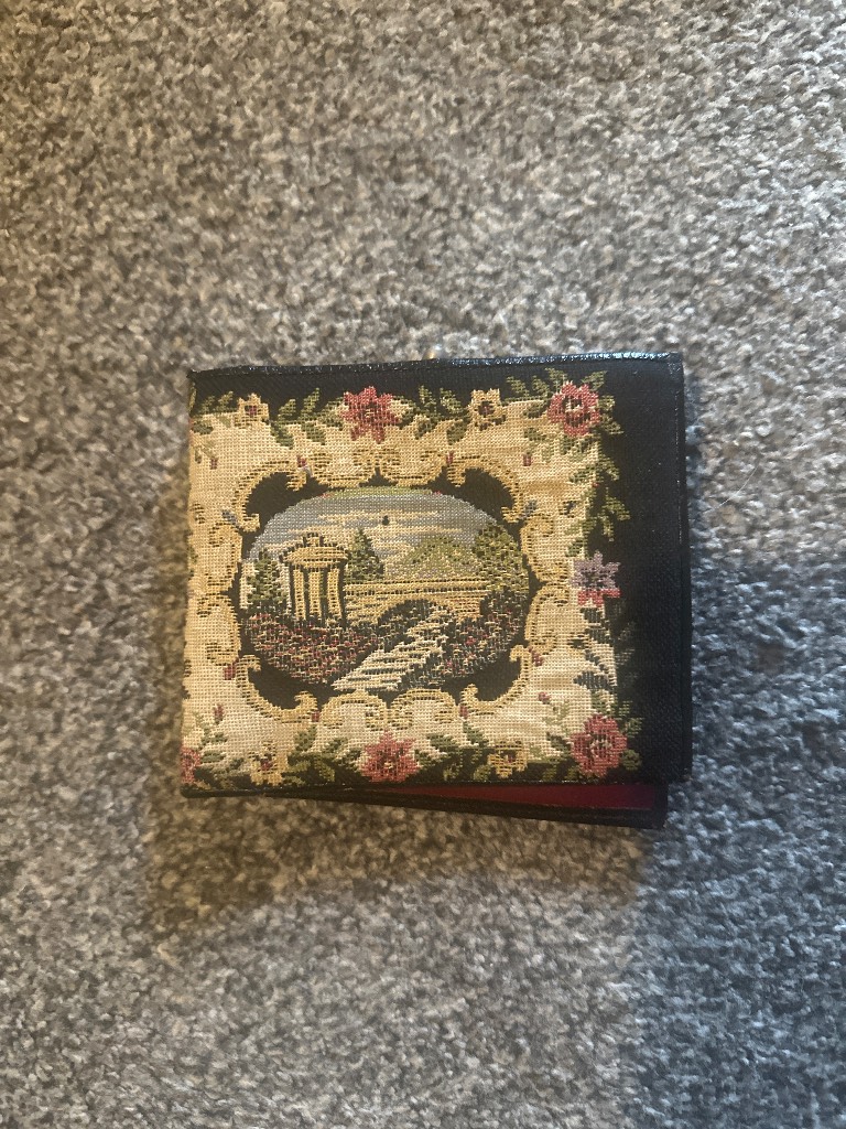 Vintage kiss lock purse