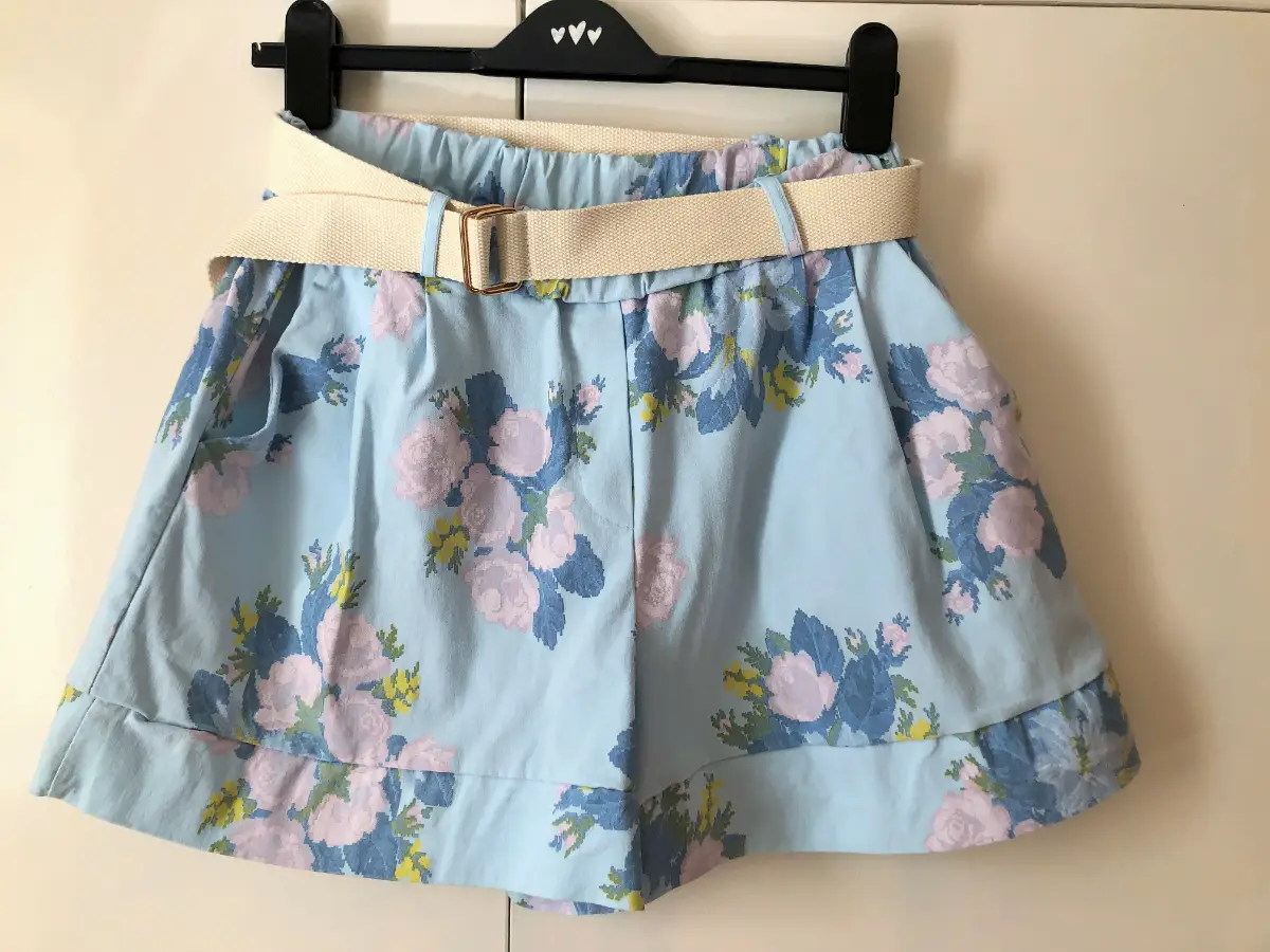 Made In Italy Cotton Pale Blue Floral Cuffed Pull On Shorts with Hip Pockets and Tape Belt Size L