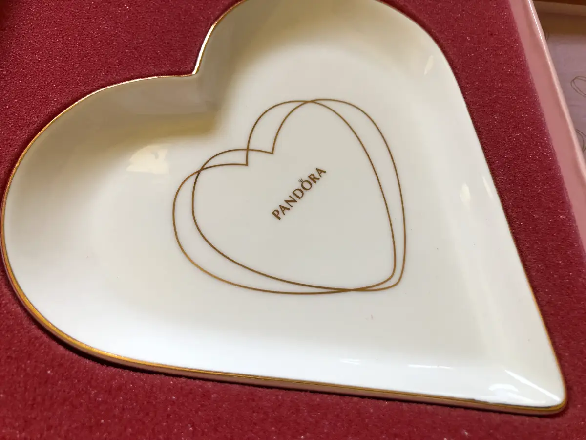 Limited Edition 2018 Pandora Double Hearts Ceramic Trinket Jewellery Dish - Brand New in Box