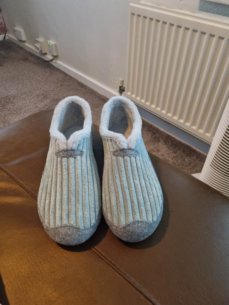 DB Wider Fit Slippers(Please Read Description)