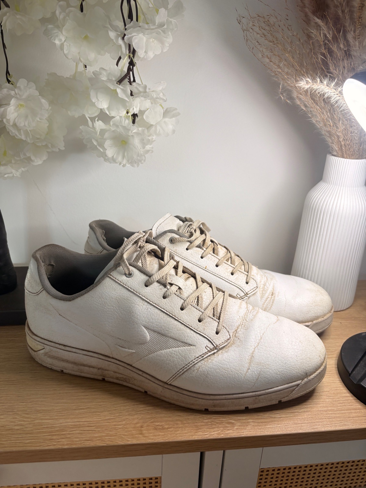 white Mizuno G-Style Spikeless Golf Shoes