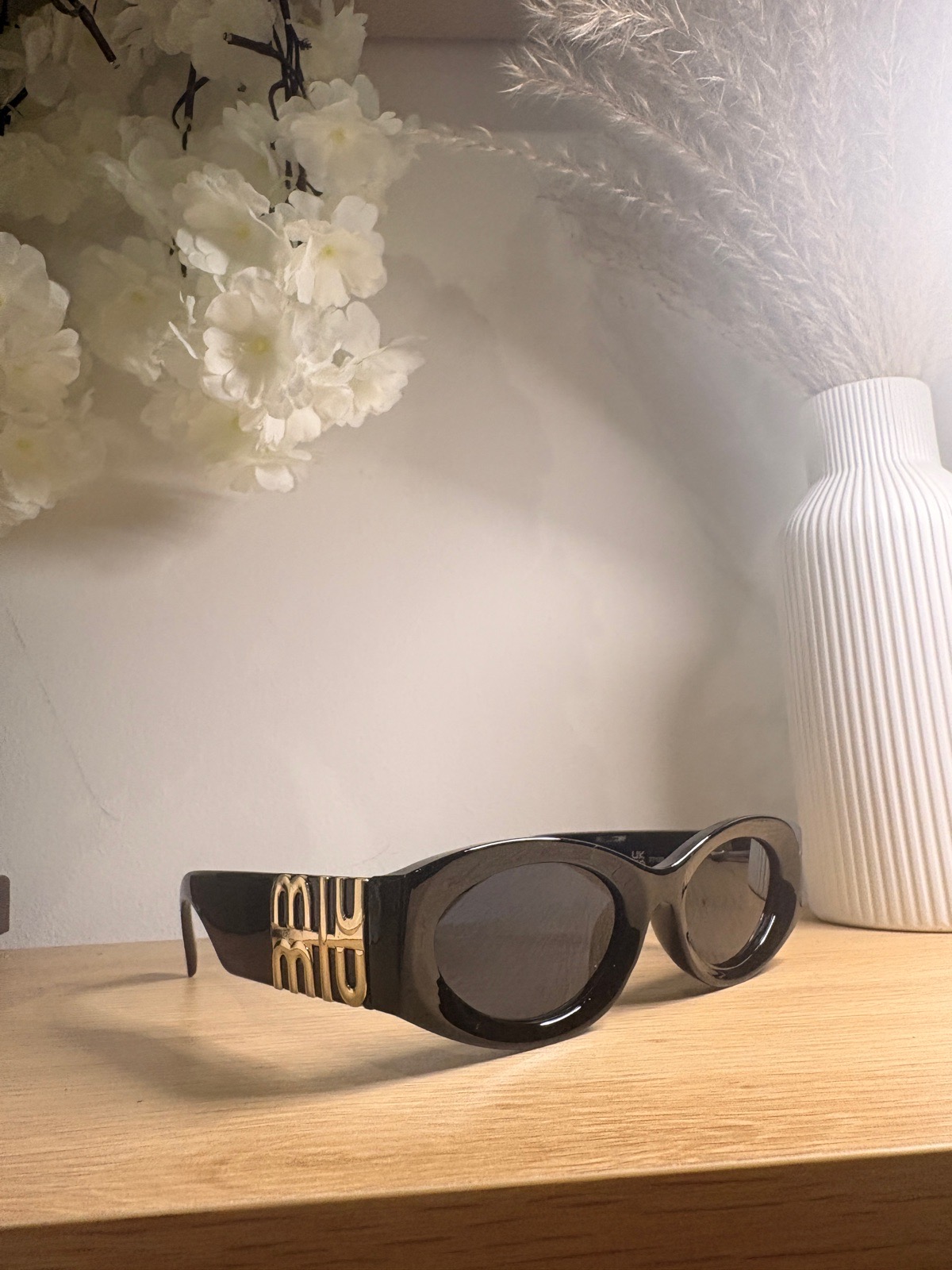 Black oval sunglasses cat