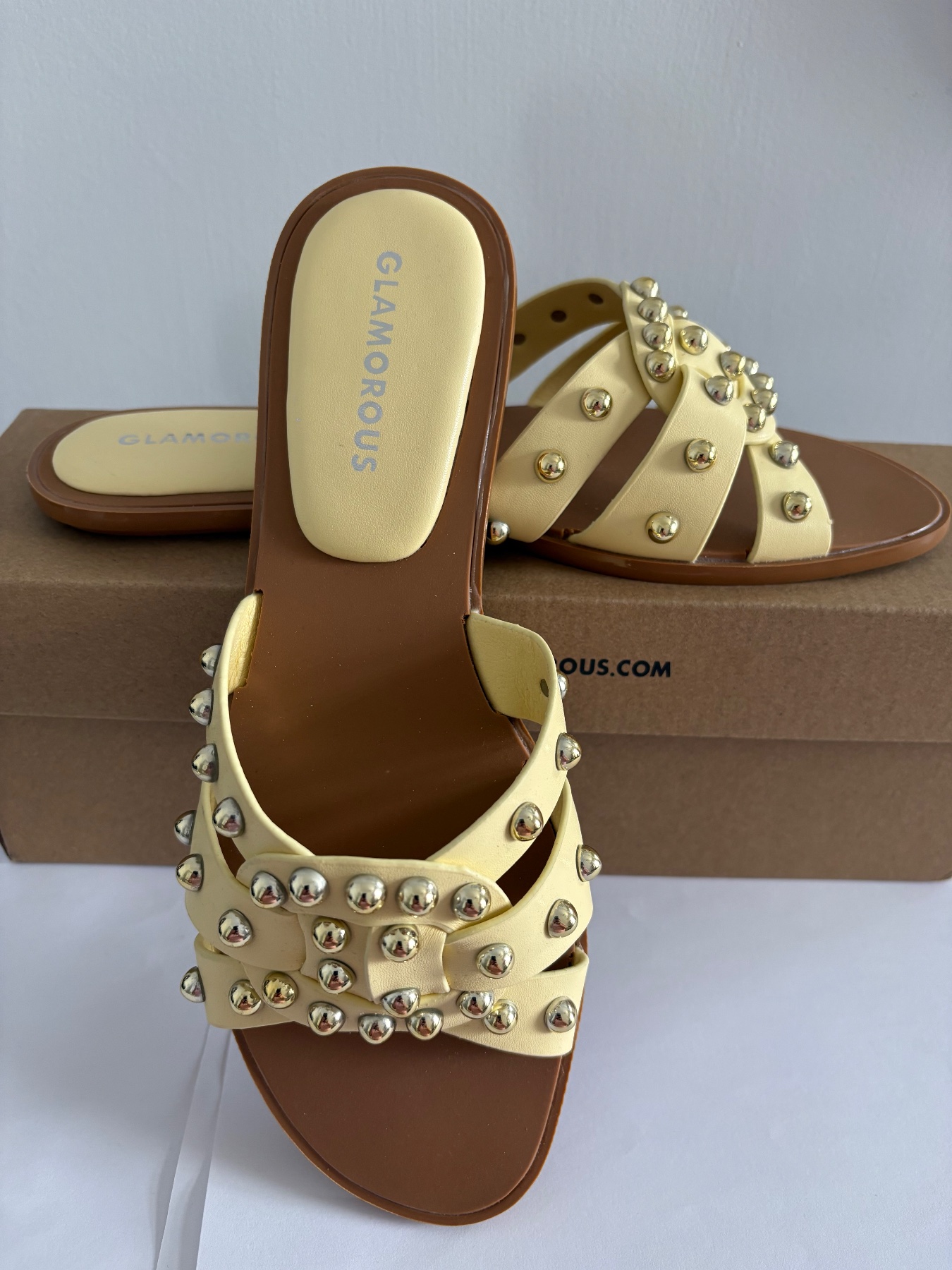 Butter Yellow Slip-On Sandals – Stud Detail – Size 3 – New in Box 💛 Summer holiday accessories