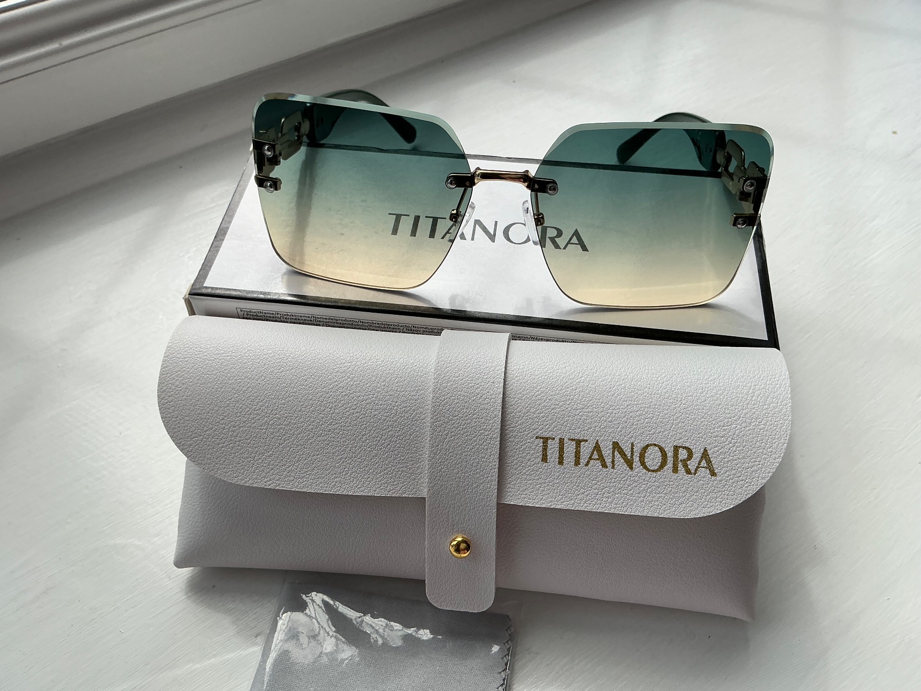 Women’s oversized frameless green & gold fashion sunglasses in box with case boho festivals summer
