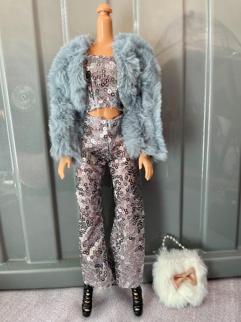 Barbie doll silver sequin trousers & top, earrings, shoes, faux fur coat & bag NEW