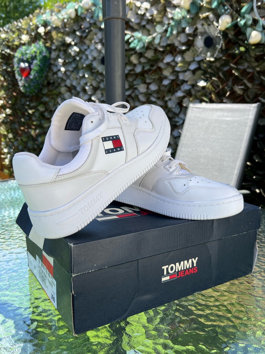 Tommy Jeans Men’s White Lace Up Trainers UK Size 6 With Tommy Jeans Logo