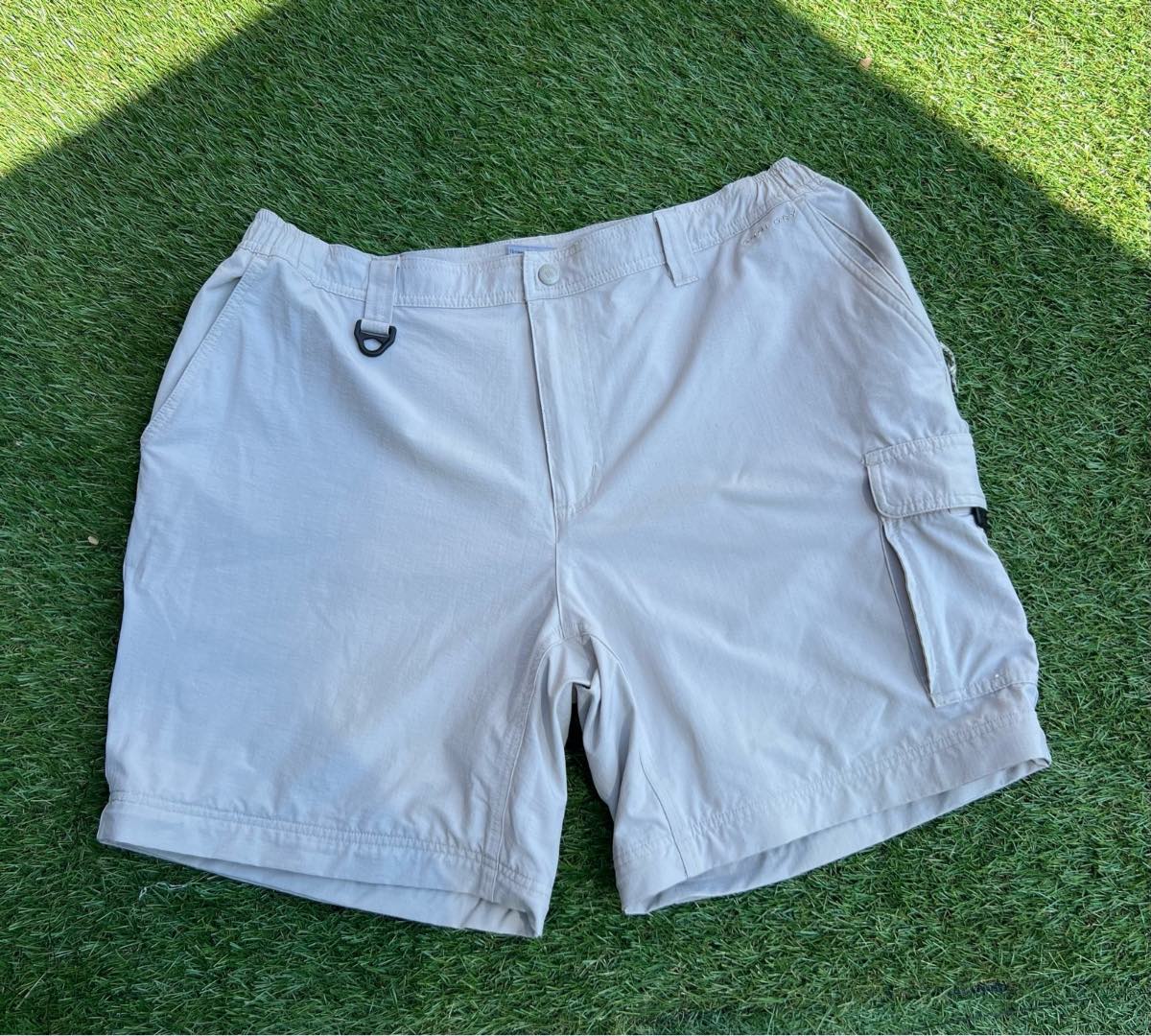 Columbia Titanum sportswear company women’s Grey 90% nylon 10% elastane summer cargo shorts size XL